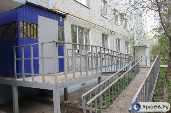 Глава СК Александр Бастрыкин потребовал провести проверку по факту отсутствия пандуса в доме на ул. Котова в Оренбурге