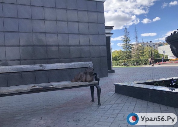 В Орске вандалы уронили памятник Пушкину