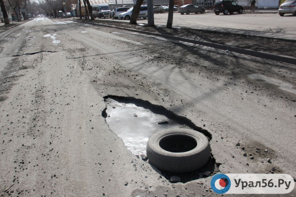 Несколько «убитых» улиц Оренбурга не попали в список для ремонта в 2022 году
