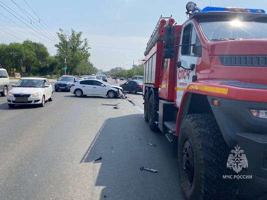 В Оренбурге столкнулись пожарный и легковой автомобили