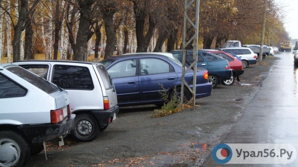 В России предложили ввести штраф до 3 тыс руб за парковку на газоне