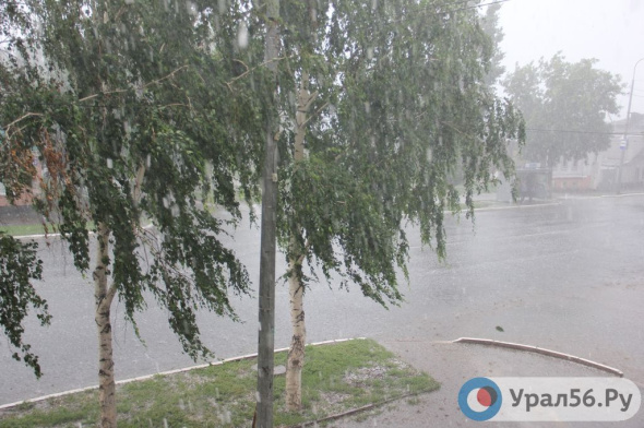 На Бугуруслан в ближайшие часы обрушится сильнейший шторм