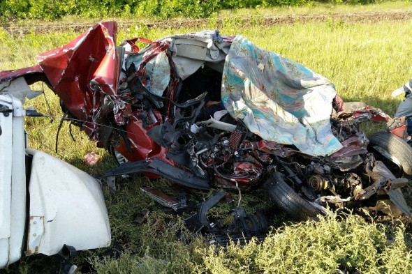 ДТП под Оренбургом: легковой автомобиль превратился в груду металла