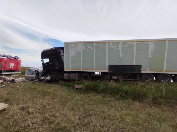 На трассе Оренбург – Акбулак лоб в лоб столкнулись Scania и LADA Largus. Погибли 2 человека