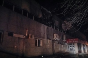 В Оренбурге сгорел еще один торговый комплекс: ночью вспыхнул ТК «Радуга»