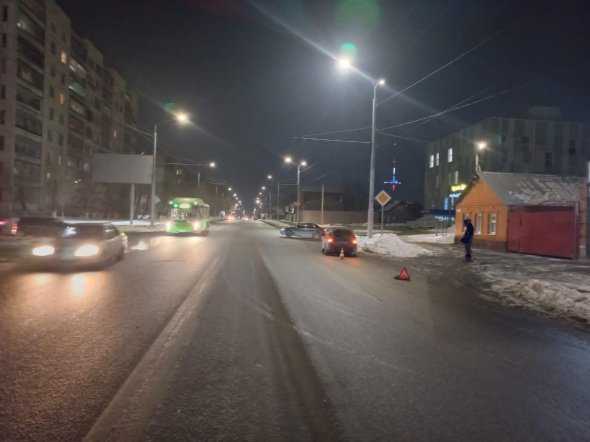 В Оренбурге на улице Туркестанской машина сбила 12-летнюю девочку и ее маму