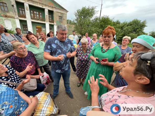«Просто умыться, просто попить»: жители Первомайского в Орске рассказали о проблемах с водой (видео)